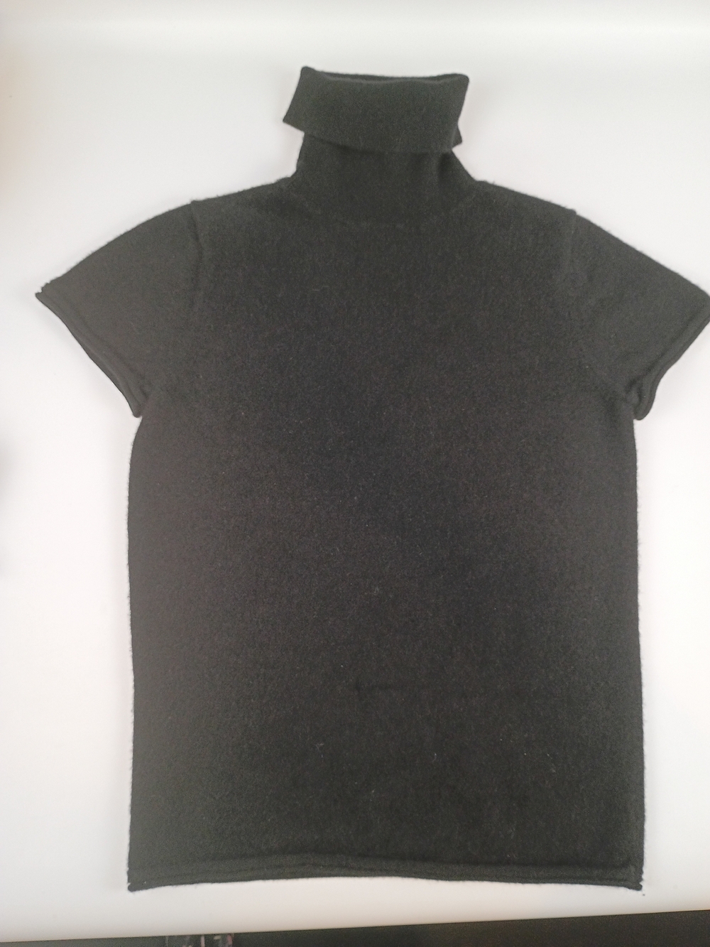 100 Percent Cashmere Theory Classic Black Short-Sleeve Turtleneck Top